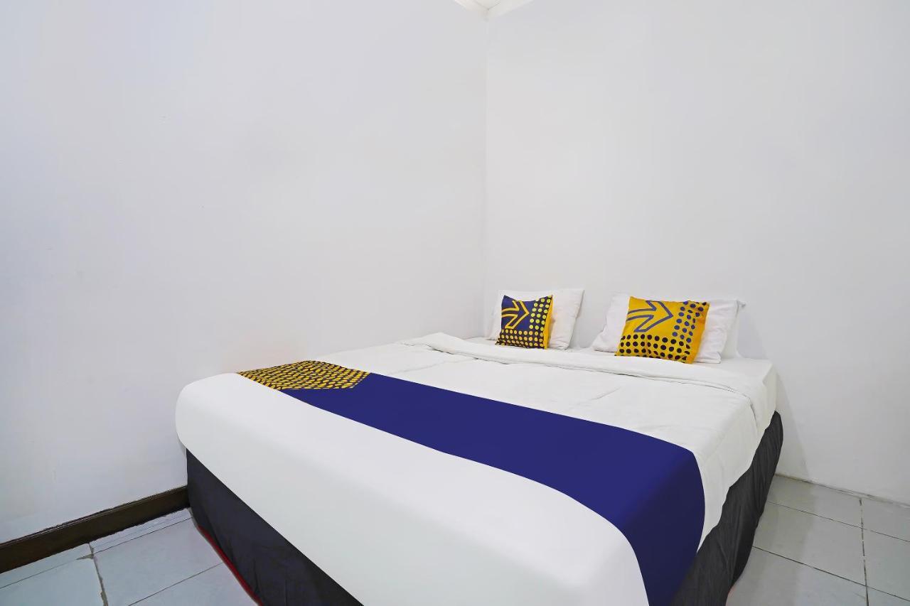 Spot On 91723 Sony Homestay Syariah スカブミ エクステリア 写真