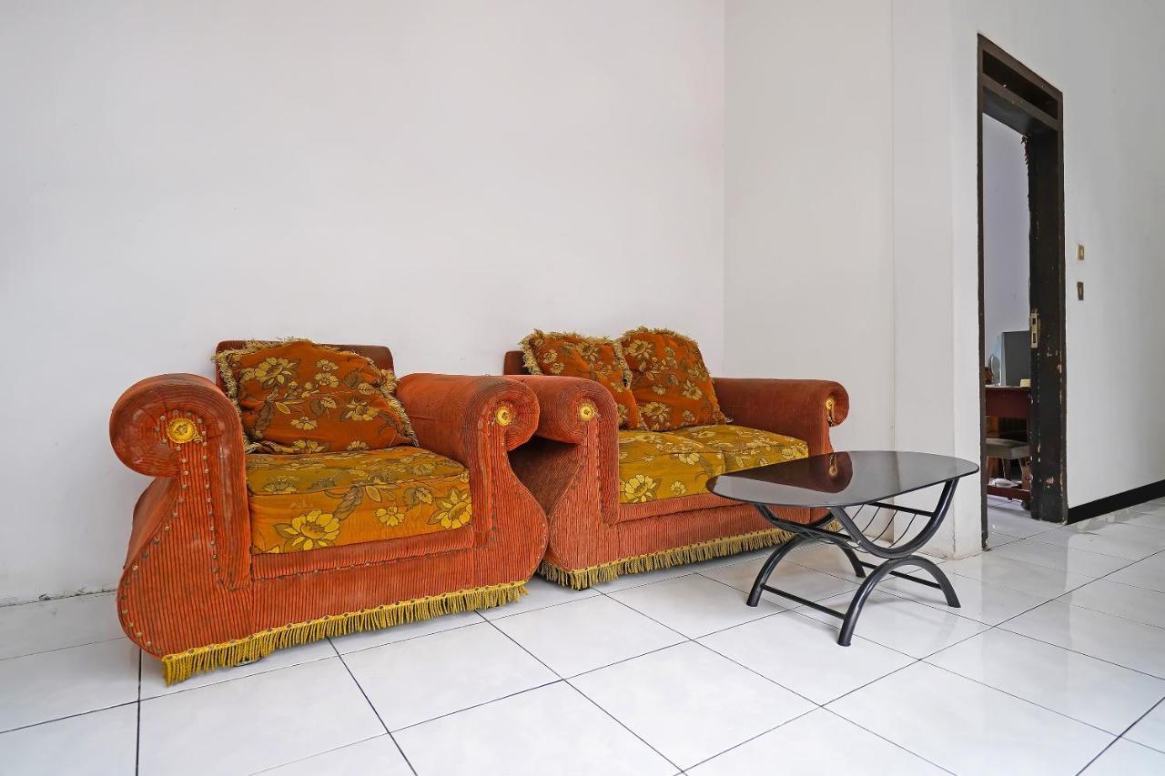 Spot On 91723 Sony Homestay Syariah スカブミ エクステリア 写真