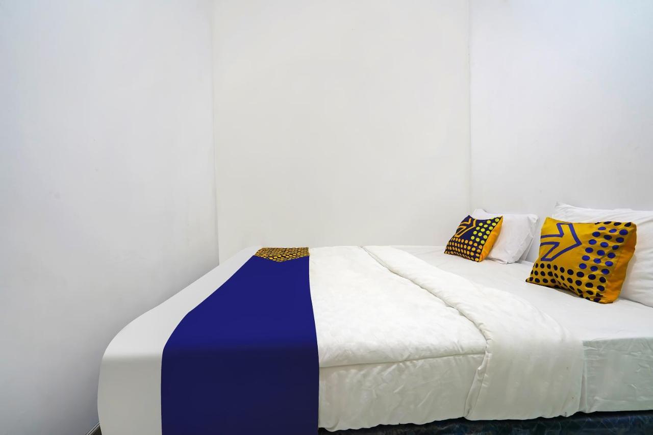 Spot On 91723 Sony Homestay Syariah スカブミ エクステリア 写真